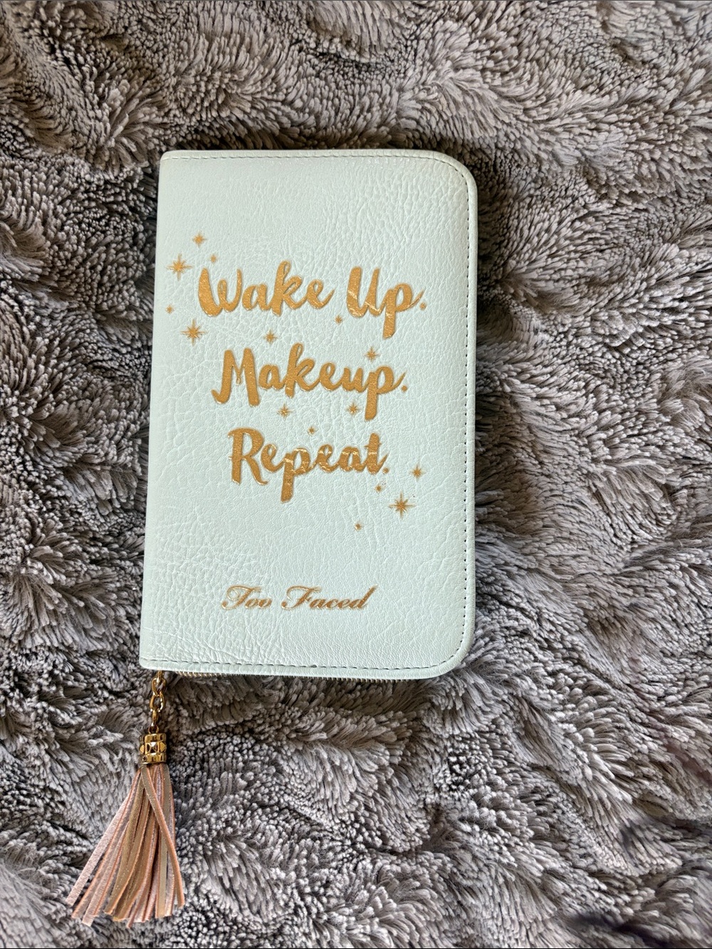 Too Faced White & Gold Travel Agenda Case with Gold Tassel